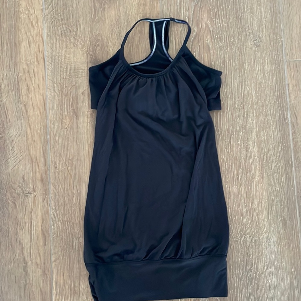 Lululemon womenswear razorback top. Size 8.